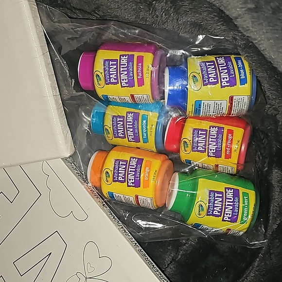 - 3Painting Canvas with Bundle Crayola Washable Paints AND BRUSHES ALL NEW! - Picture 5 of 6